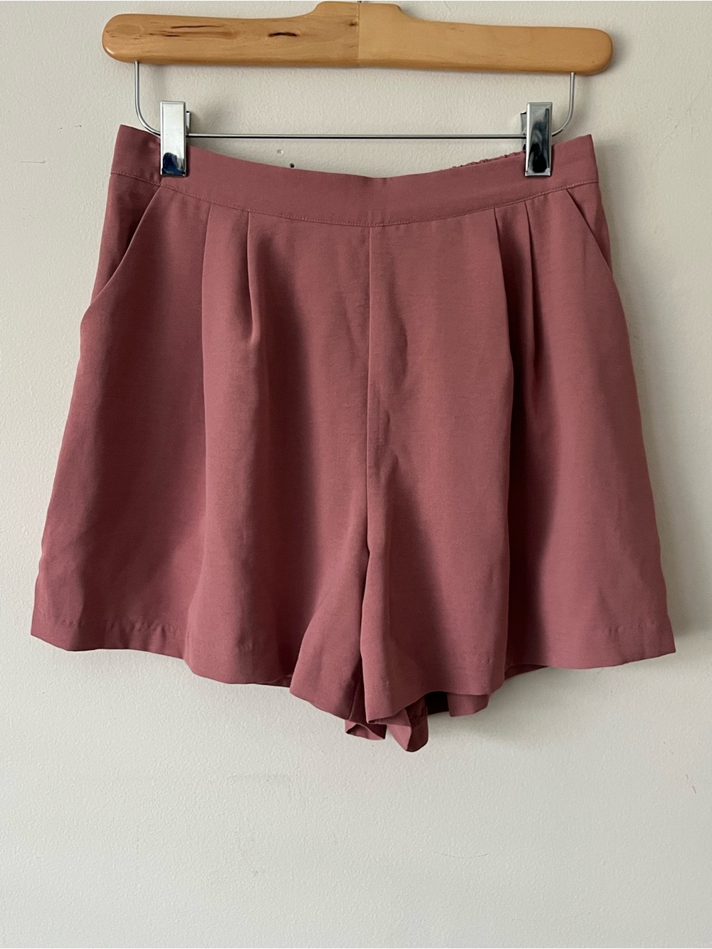 Women’s Pleated High-Rise Shorts in Dusty Rose